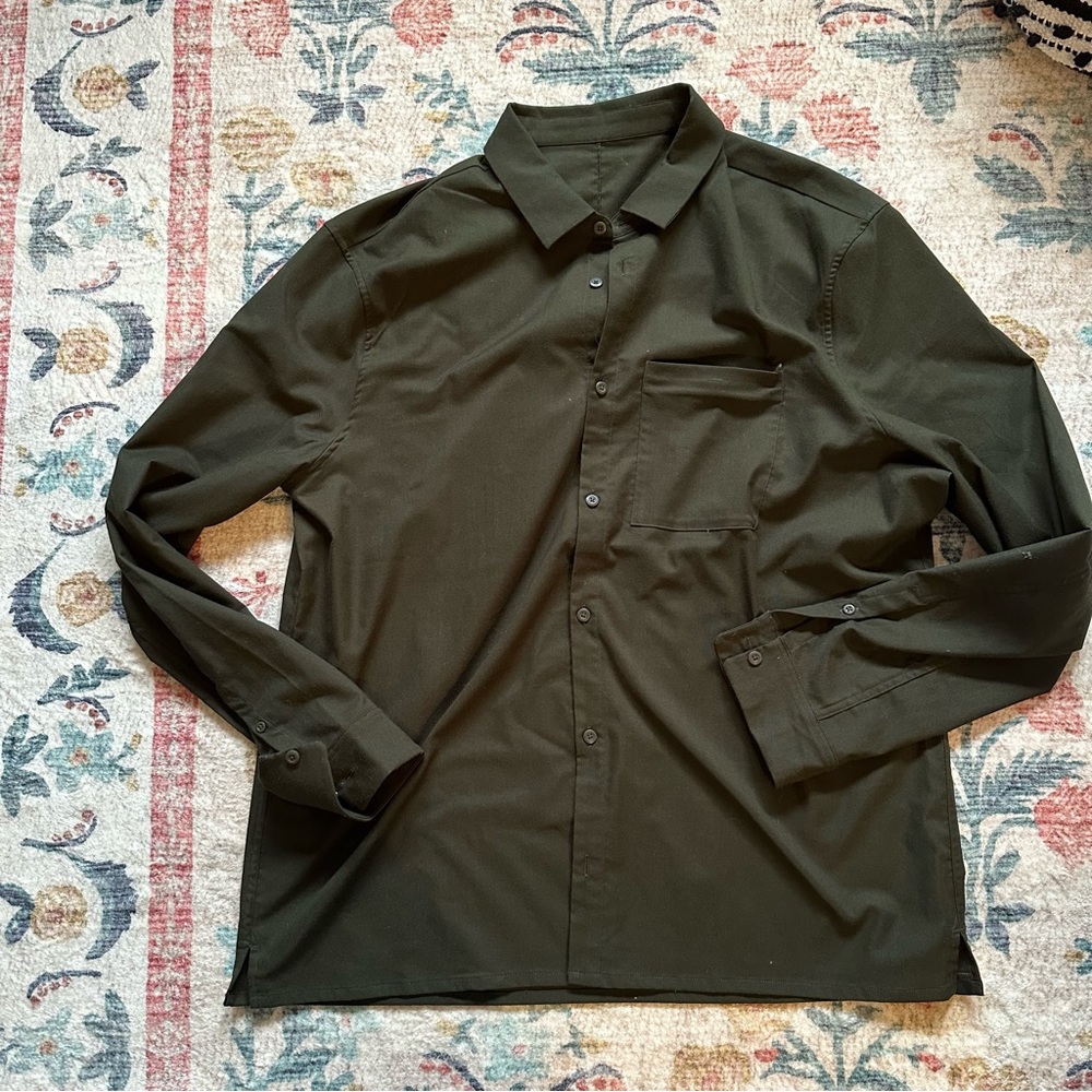 Lululemons men’s Button up shirt